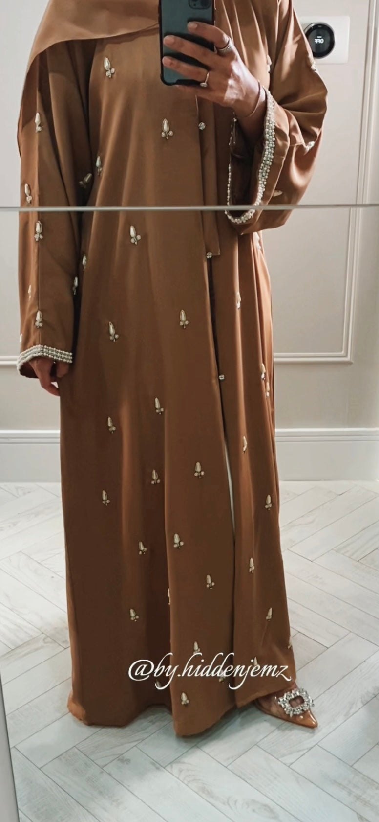 Dara Abaya (Taupe précommande 3 à 4 semaines)