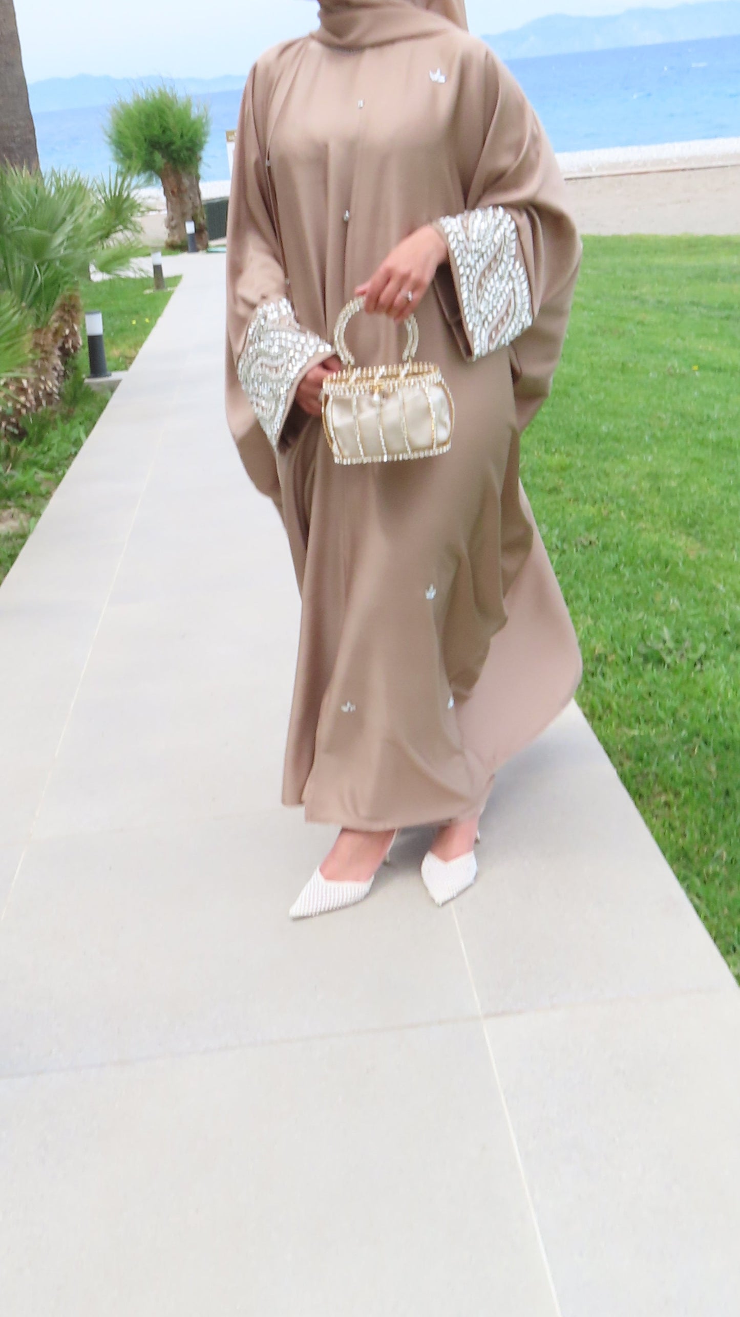 Amiiraat Abaya Tuape